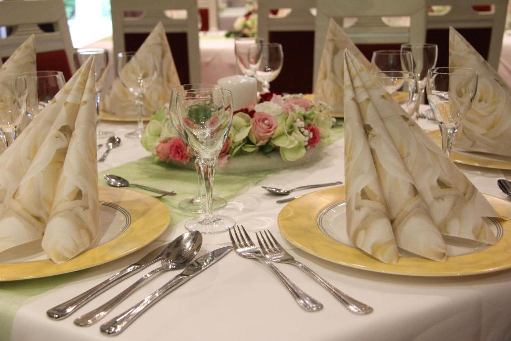 Hotel & Restaurant Park Cafe Isa Ерфурт Екстер'єр фото